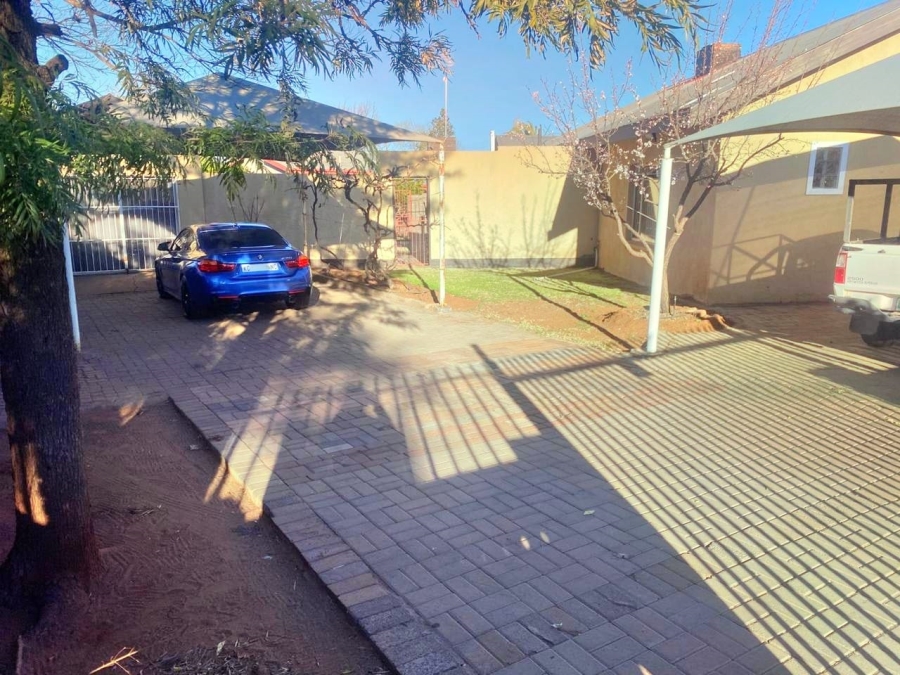 To Let 4 Bedroom Property for Rent in Kuruman Northern Cape